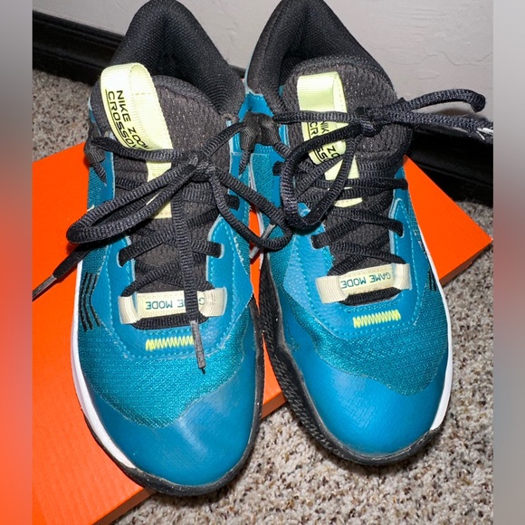 Nike Air Zoom Crossover (GS) Youth Size 3.5 Bright Spruce/ Barley Volt - Picture 3 of 11